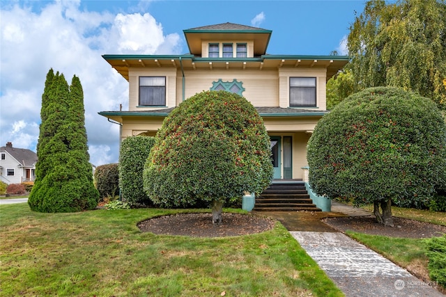 view of front facade featuring a front lawn