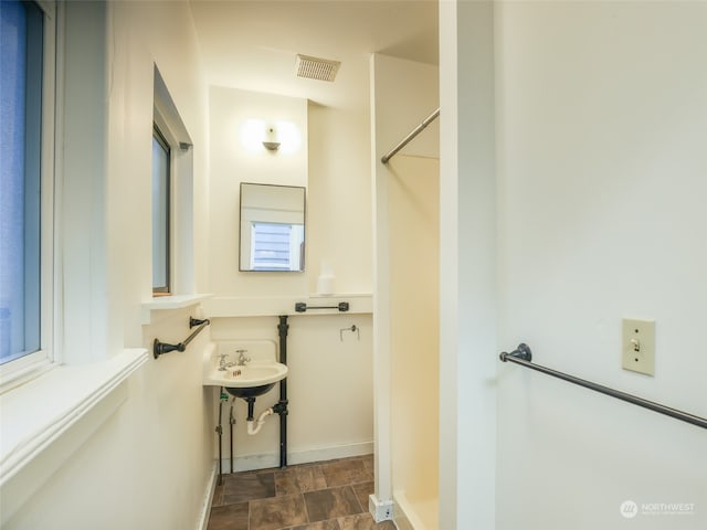 bathroom featuring sink