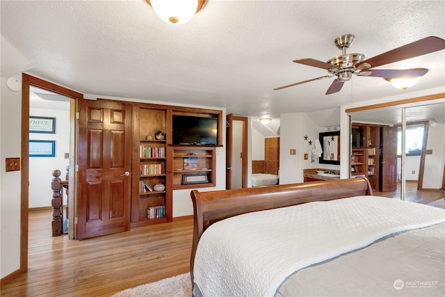 bedroom featuring ceiling fan, a textured ceiling, and light hardwood / wood-style flooring