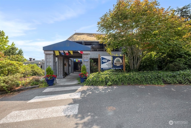 view of front of house featuring a carport