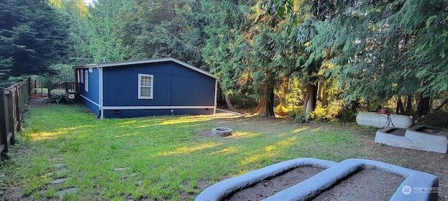 view of yard featuring a fire pit