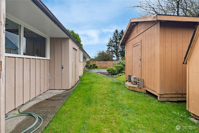 view of yard featuring a storage unit