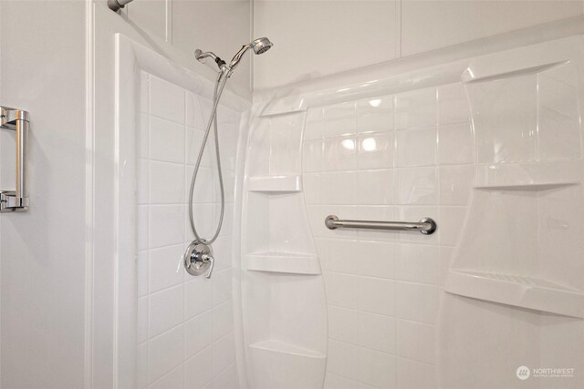 225 NE Ernst St Unit 61, Oak Harbor, WA 98277 - bathroom featuring a shower stall
