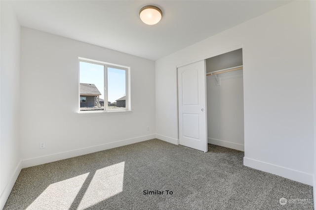 unfurnished bedroom with carpet flooring and a closet