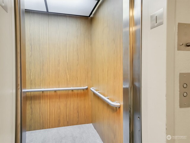 room details with elevator