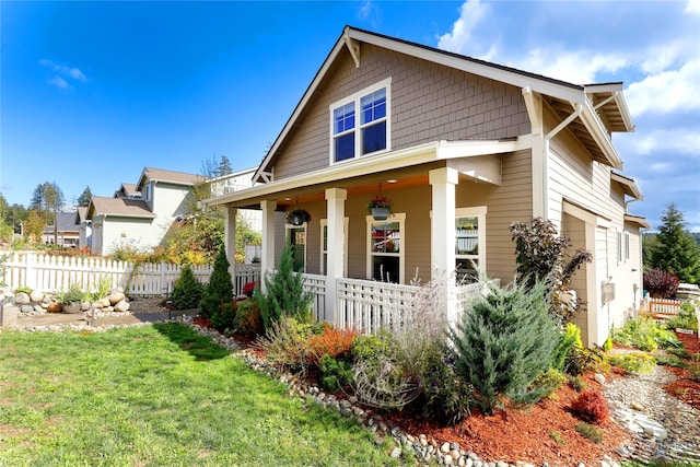 view of front of property featuring a front yard and a porch