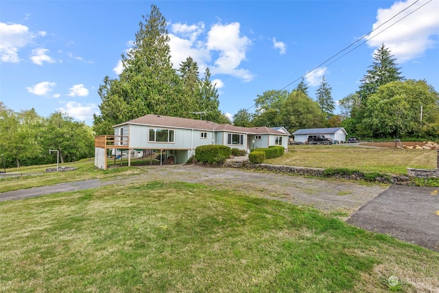 view of front of house featuring a front yard