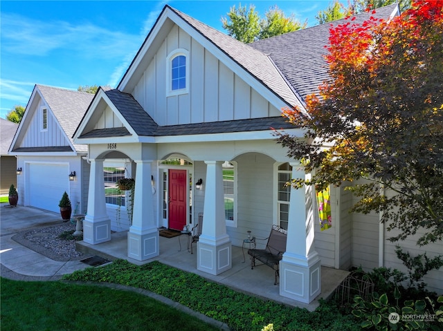 view of front of home featuring a front lawn and covered porch