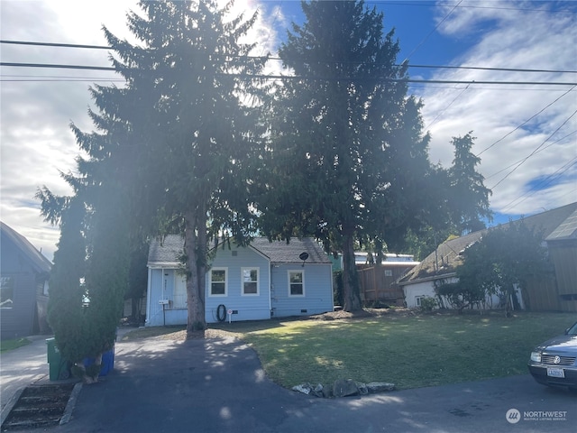 view of front of house with a front yard