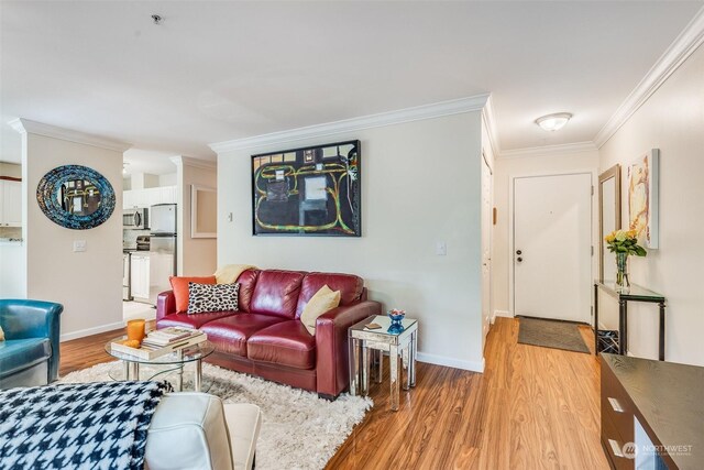 living room featuring light wood-type flooring and crown molding