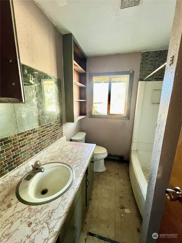 full bathroom featuring shower / bathing tub combination, tasteful backsplash, vanity, and toilet