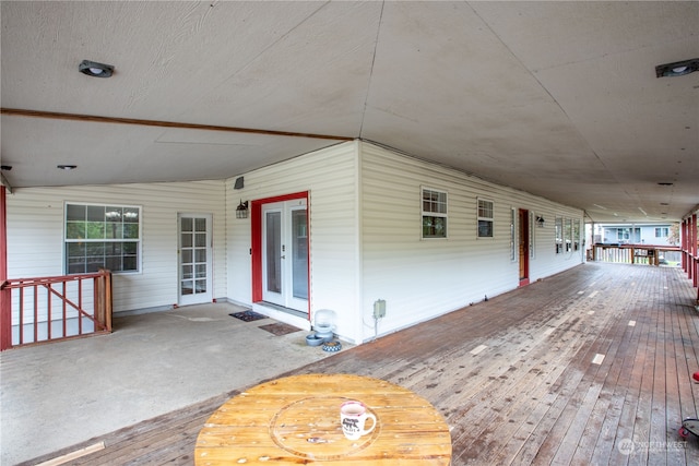 property entrance with a wooden deck