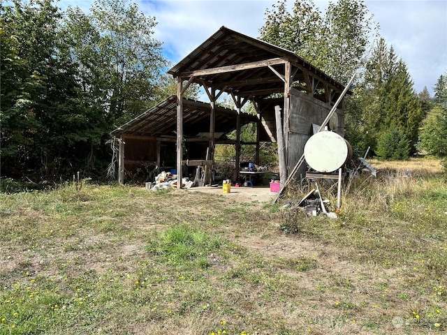 464A Peters Rd, Randle, WA 98377 - view of yard with a pole building and an outdoor structure