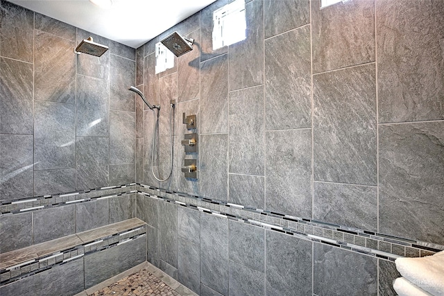 bathroom featuring a tile shower