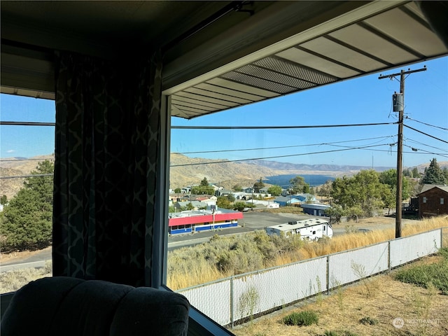 room details featuring a mountain view