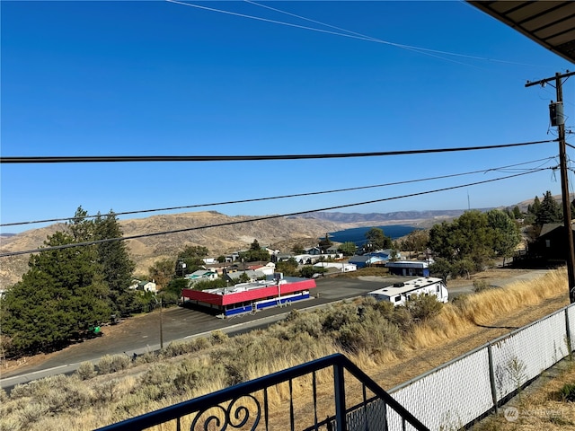 view of yard with a mountain view