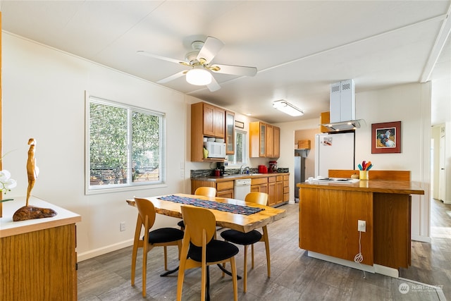 dining area featuring dark hardwood / wood-style flooring, ceiling fan, and sink