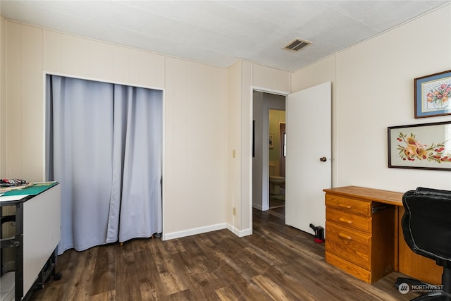 office space with dark hardwood / wood-style flooring