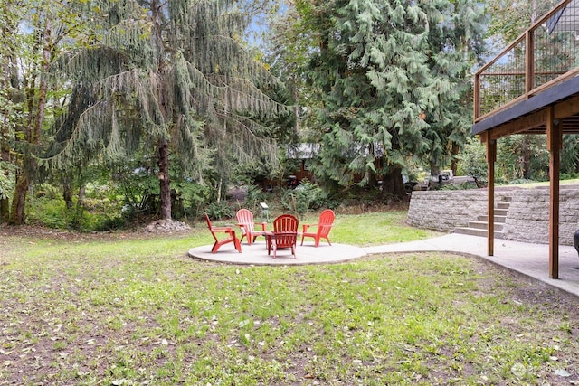 view of yard with a patio area