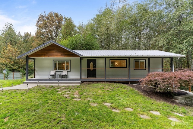 ranch-style home with a front lawn and covered porch