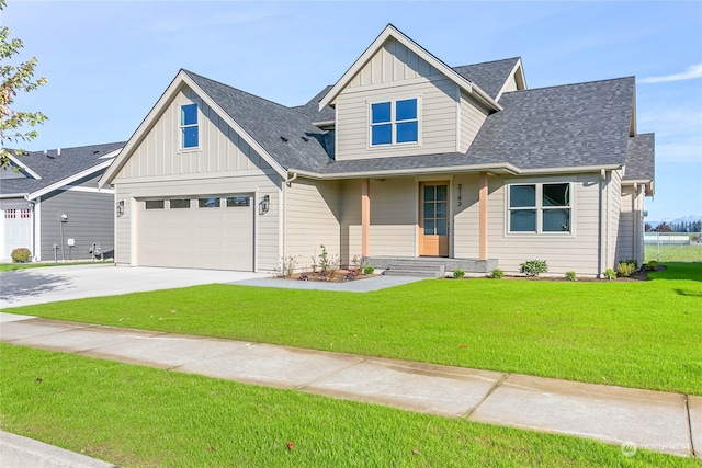 view of front of property featuring a front lawn