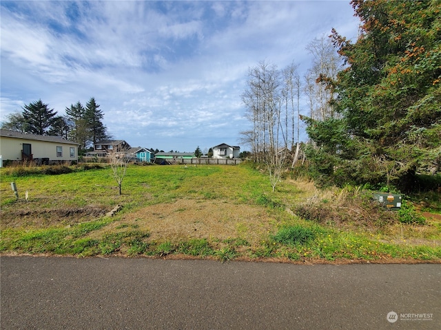 Listing photo 2 for 509 Chenois Ave NE, Ocean Shores WA 98569