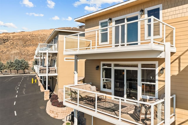 9225 Red Cliff Dr NW Unit B53, Quincy, WA 98848 - back of house with a mountain view and a balcony