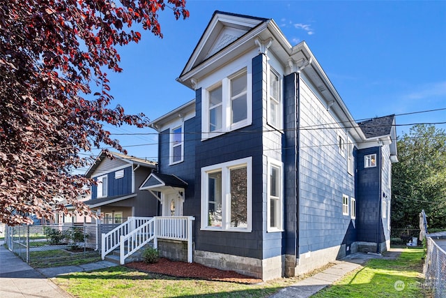 view of front of house with a front yard