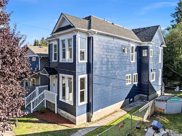 view of front of house with a front yard