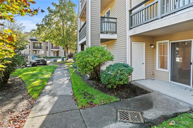 exterior space featuring a balcony