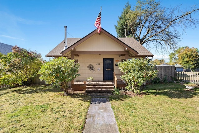 bungalow-style house featuring a front lawn and covered porch