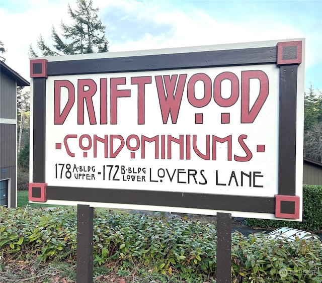 view of community / neighborhood sign