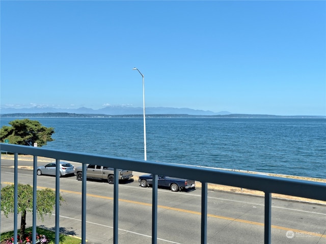 water view with a mountain view