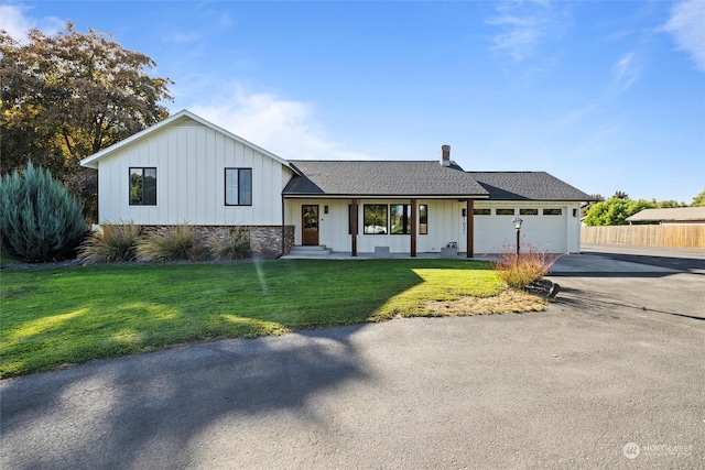 view of front of house with a front lawn and a garage