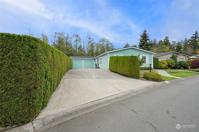 view of front of property with a front lawn