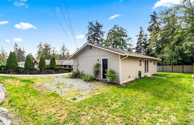 back of house featuring a lawn