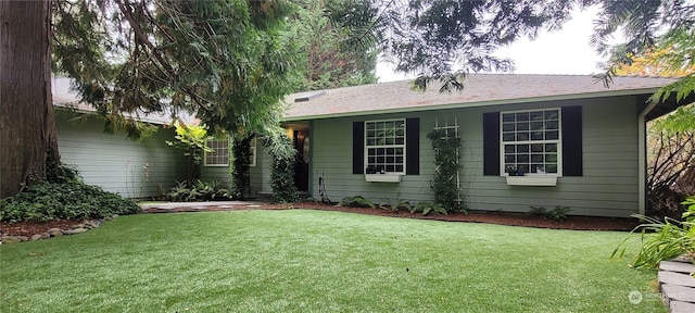 ranch-style house featuring a front lawn