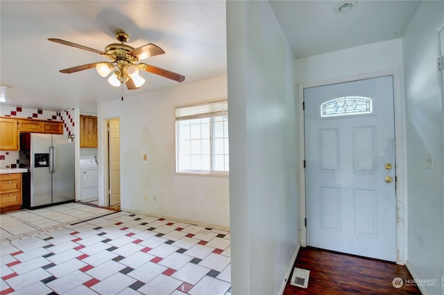 entryway featuring washer / dryer and ceiling fan