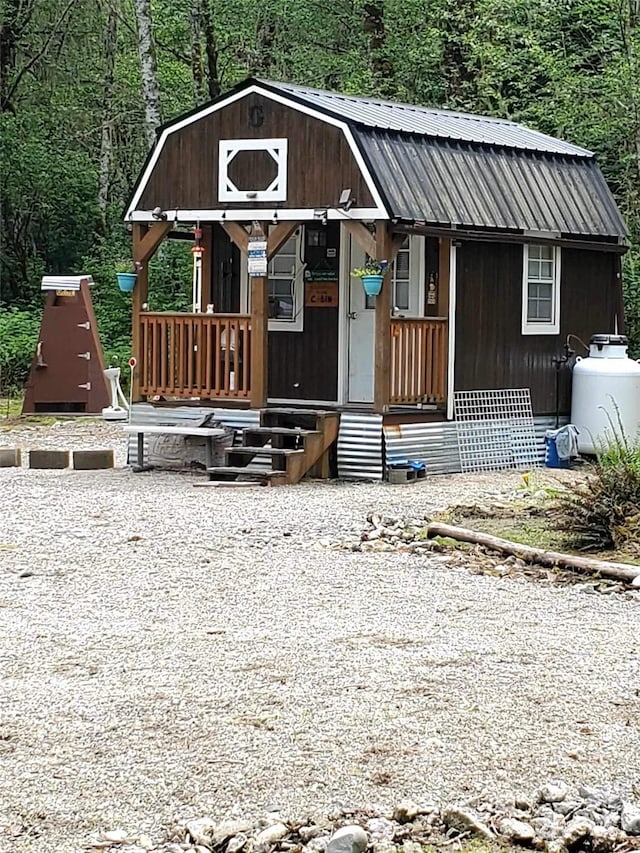 9829 Pandora Ct, Marblemount, WA 98267 - view of front of property with metal roof, a view of trees, and a gambrel roof