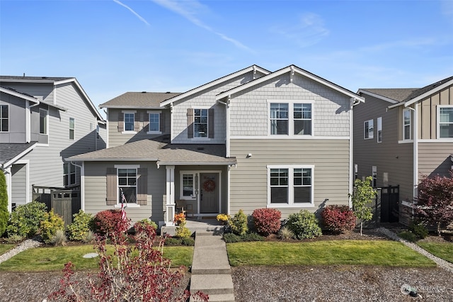 view of front of property featuring a front yard