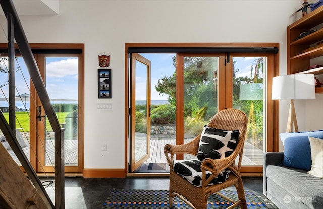 entryway featuring baseboards