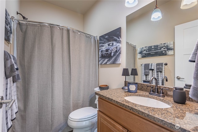 bathroom with a shower with curtain, vanity, and toilet