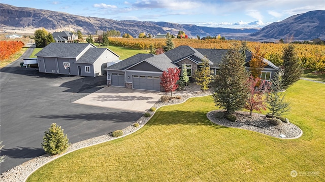 drone / aerial view featuring a mountain view