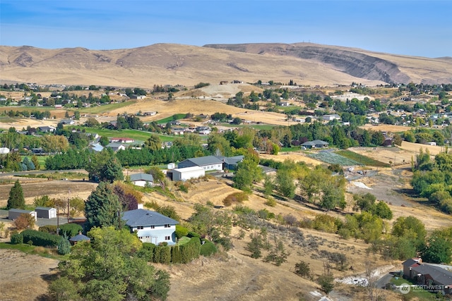 birds eye view of property featuring a mountain view