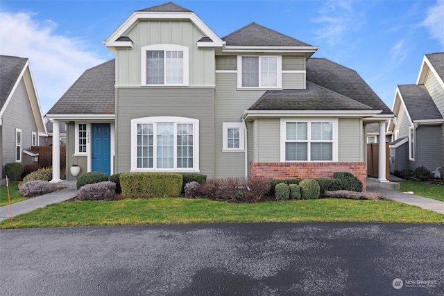 view of front of house featuring a front yard