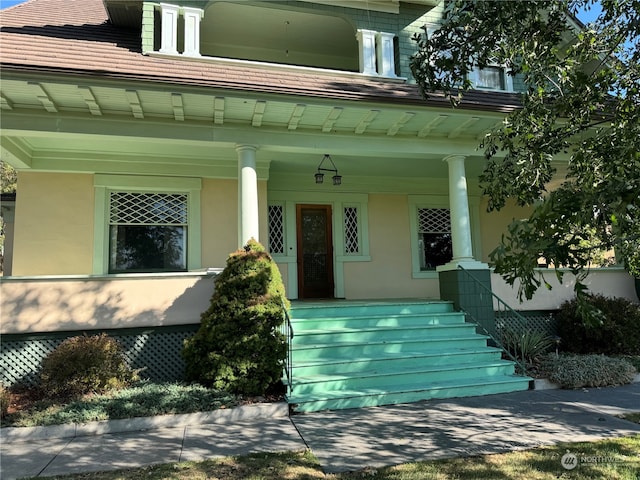 doorway to property with covered porch