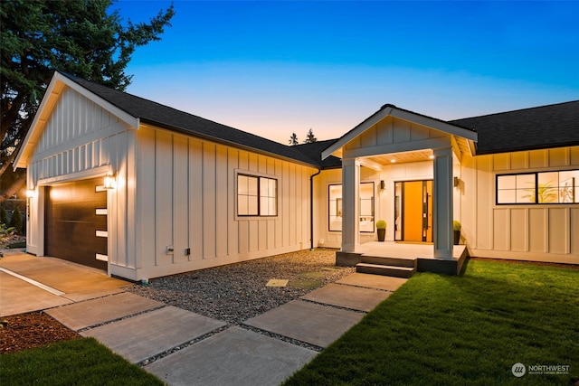 view of front facade with a garage and a lawn