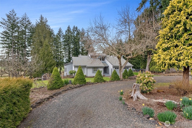 view of front of property with driveway