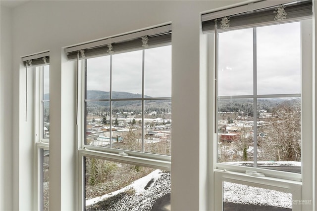 interior details featuring a mountain view