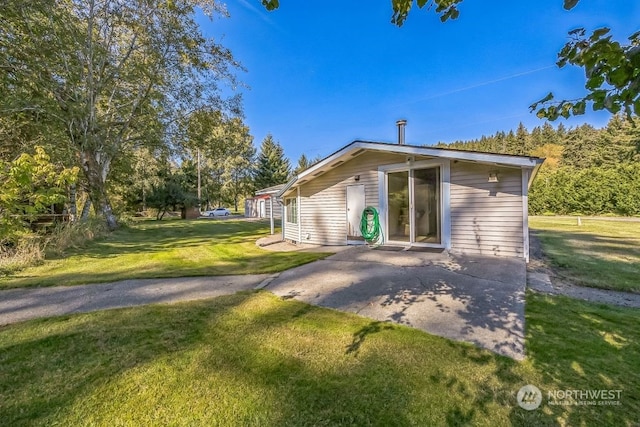 view of front of home with a patio area and a front lawn